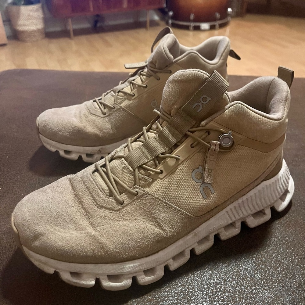 Women’s On Cloud Hi - Size 7.5 (Dune)